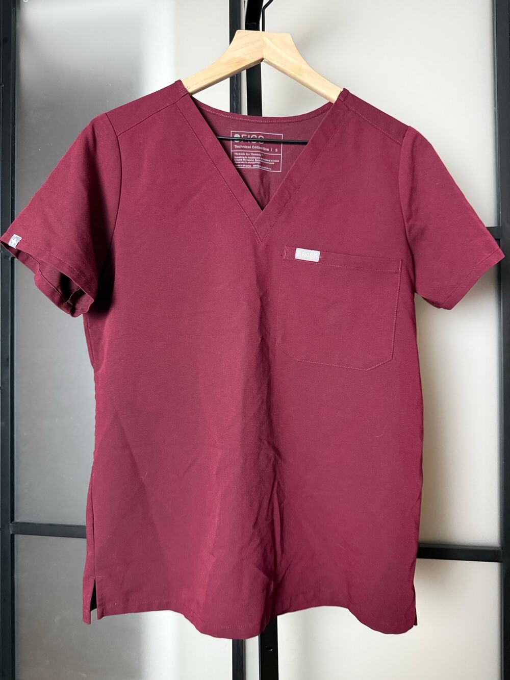 FIGS Women's Catarina One-Pocket Scrub Top Peace Sign Size Small